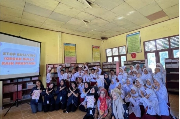 CEGAH BULLY RAIH PRESTASI , MAHASISWA KKN UNIVERSITAS RIAU DESA SEKAYAN BERSAMA GURU SDN 010 KERITANG HULU MELAKUKAN SOSIALISASI ANTI BULLYING